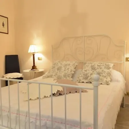 Bed & Breakfast Borgo Antico Santa Lucia 3*