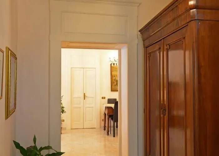 Bed & Breakfast Borgo Antico Santa Lucia 3*